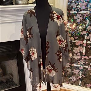 Live 4 Truth - Gray Floral Kimono - EUC - 1X